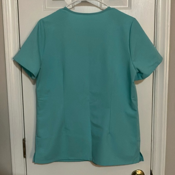 Figs Medium Casma Top in Fresh Aqua - Picture 3 of 3